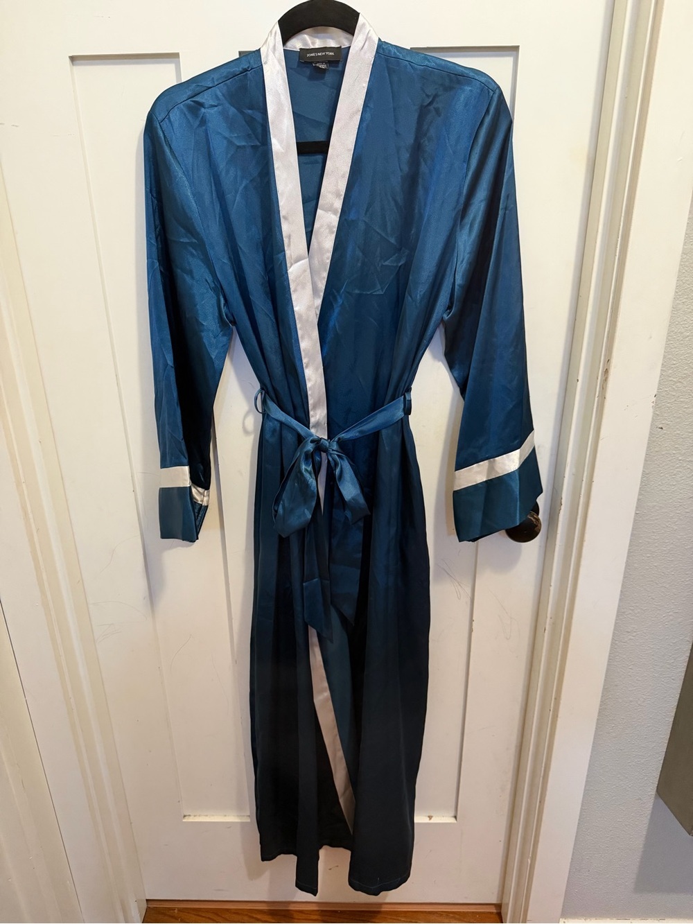 Jones New York navy blue satin robe white trim mid length tie waist vintage